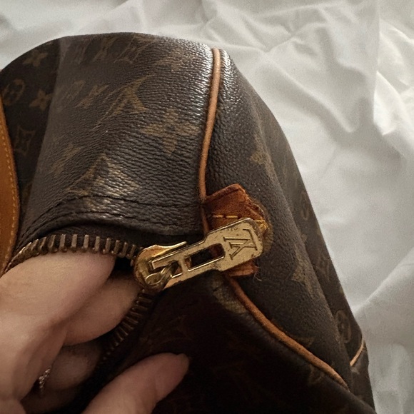 Authentic Louis Vuitton Keepall 45 - Picture 13 of 15